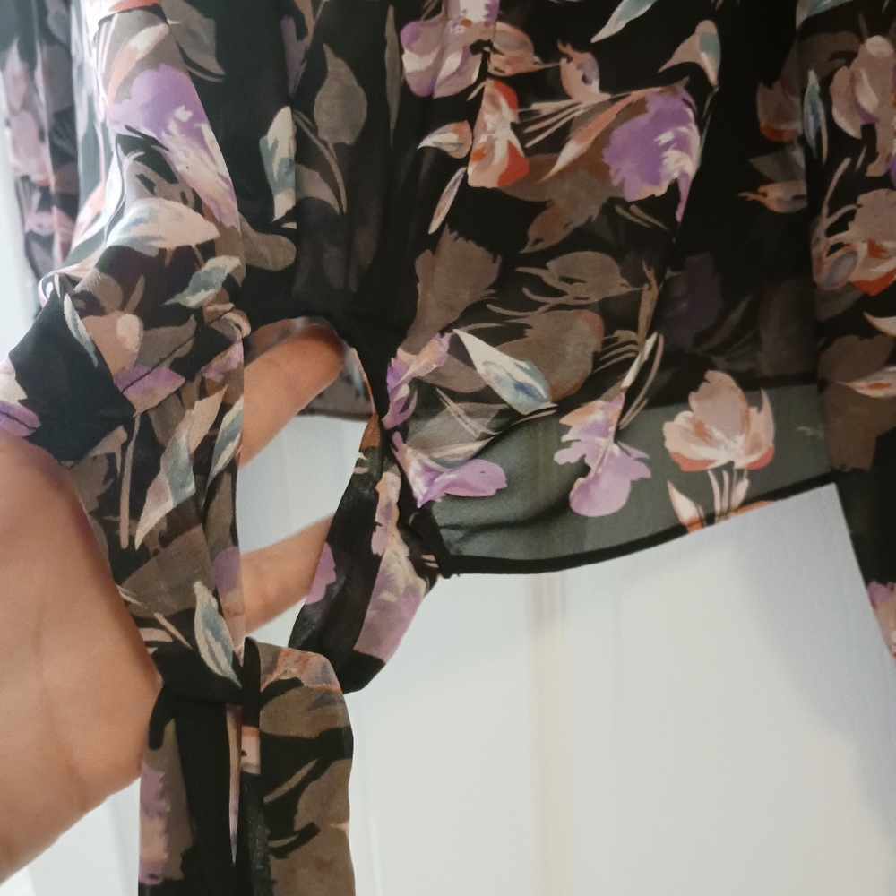 💯% recycling material Floral long sleeve blouse.